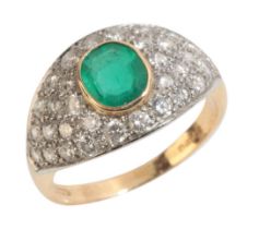 AN 18CT GOLD EMERALD AND DIAMOND RING