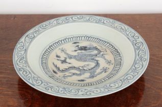 A CHINESE BLUE AND WHITE PORCELAIN 'DRAGON' PLATE