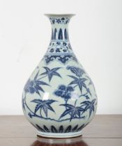 A CHINESE PORCELAIN BLUE AND WHITE BOTTLE VASE