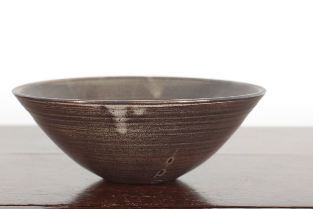 DAVID LEACH (1911-2005) A BROWN-GLAZED BOWL - Image 4 of 5