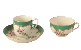 A WORCESTER PORCELAIN TRIO OF TEA CUP, COFFEE CUP AND SAUCER