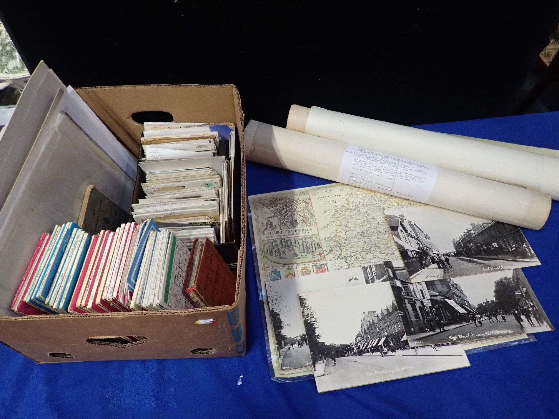 A QUANTITY OF UNFRAMED PRINTS, MAPS