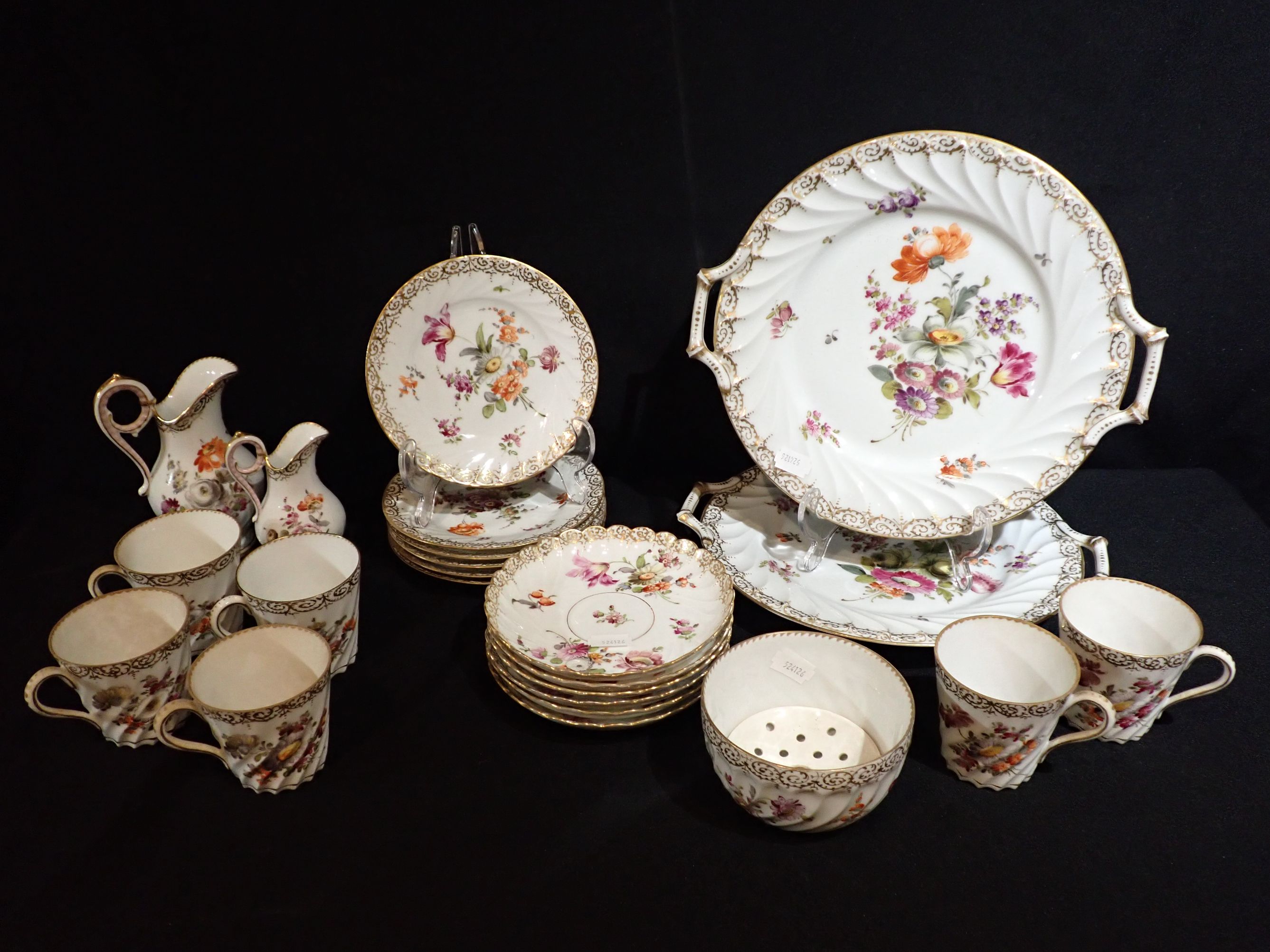 A DRESDEN PORCELAIN TEA SERVICE OF 18TH CENTURY STYLE