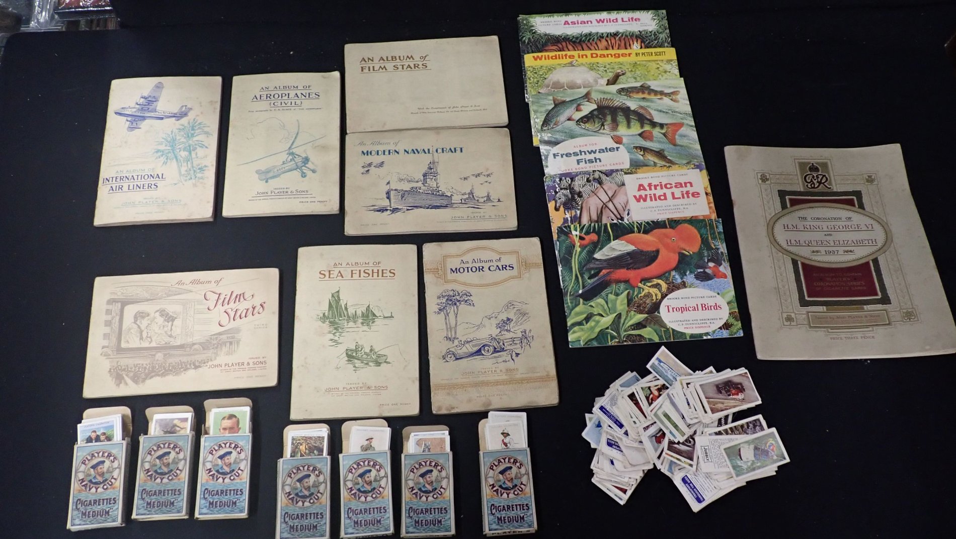 A COLLECTION OF CIGARETTE CARDS