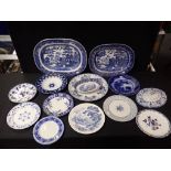 A QUANTITY OF BLUE AND WHITE WARE