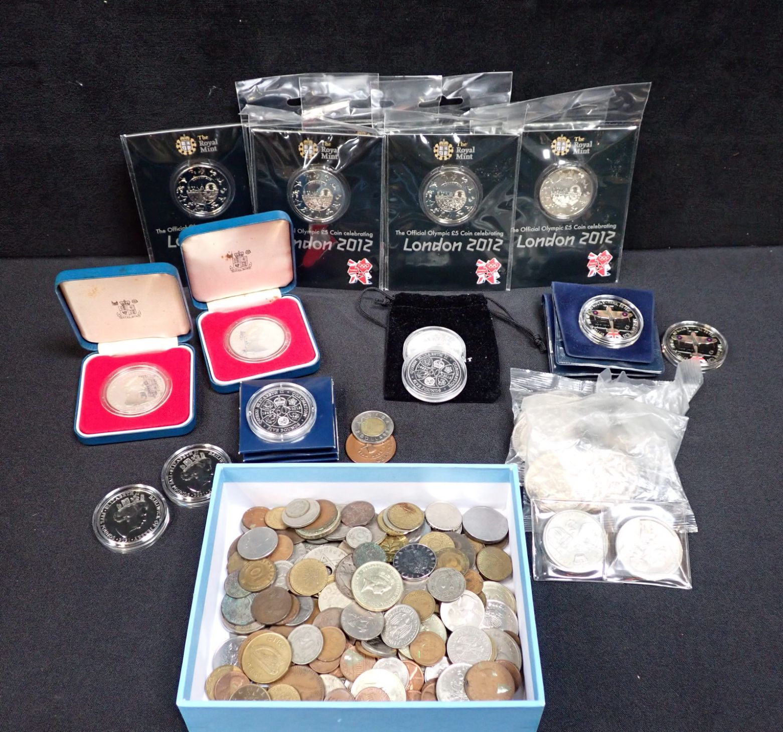 A COLLECTION OF COMMEMORATIVE CROWNS AND MEDALS