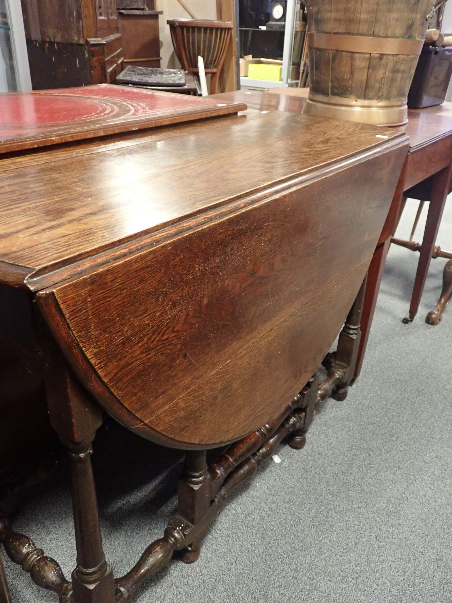 A WILLIAM AND MARY STYLE OAK GATELEG TABLE