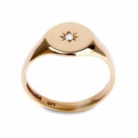 A GENTLEMAN'S 9CT YELLOW GOLD SIGNET RING