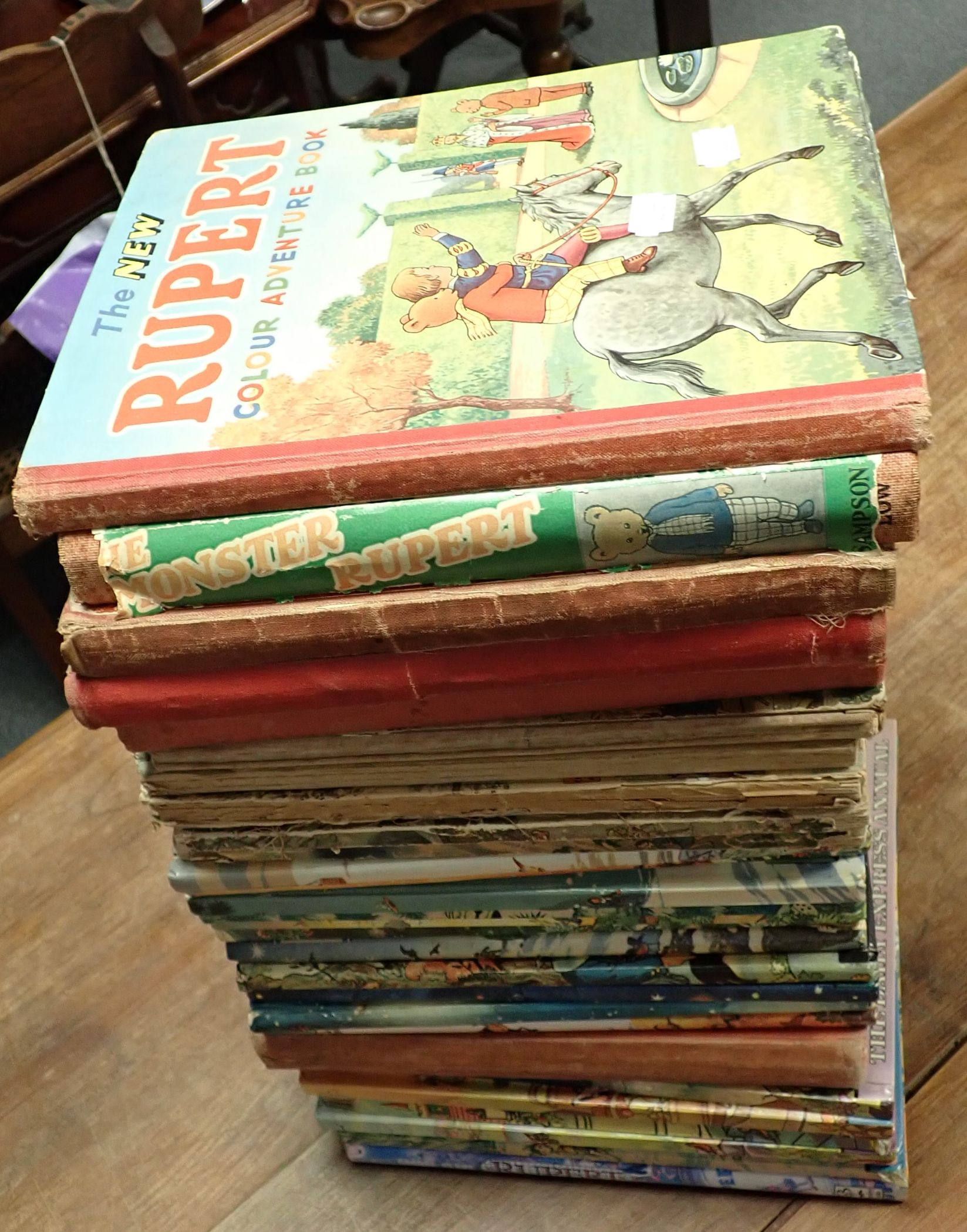 A QUANTITY OF RUPERT ANNUALS (22) - Image 2 of 2