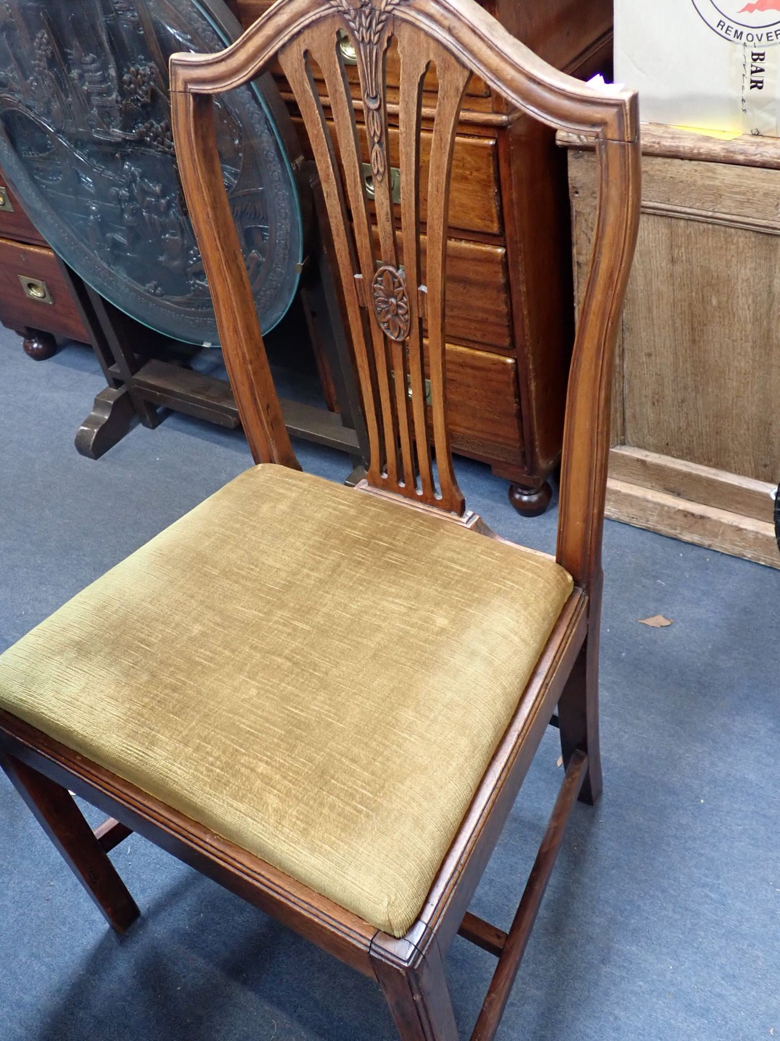 A DROP LEAF OVAL MAHOGANY TABLE - Image 2 of 3