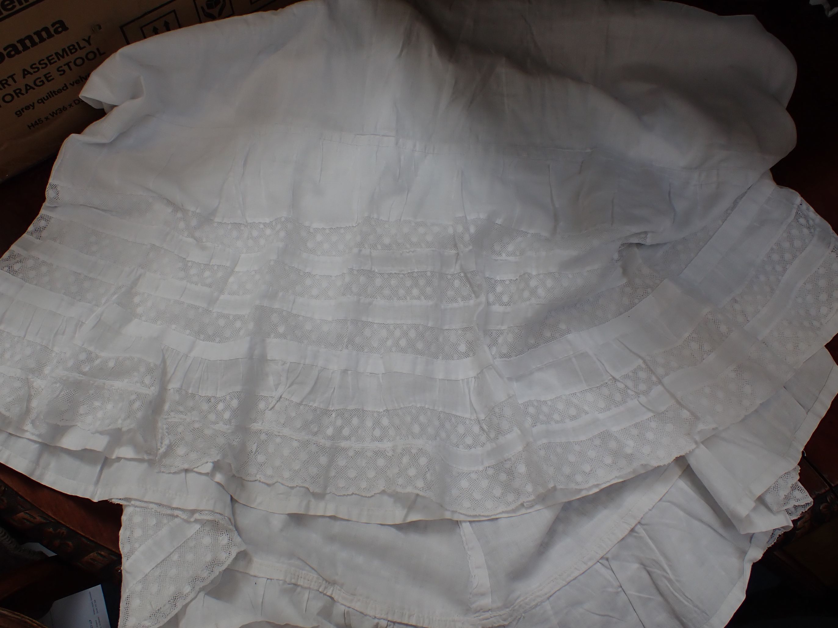 A LATE VICTORIAN SILK WEDDING DRESS, WITH LACE COLLAR AND PANELS - Image 9 of 11