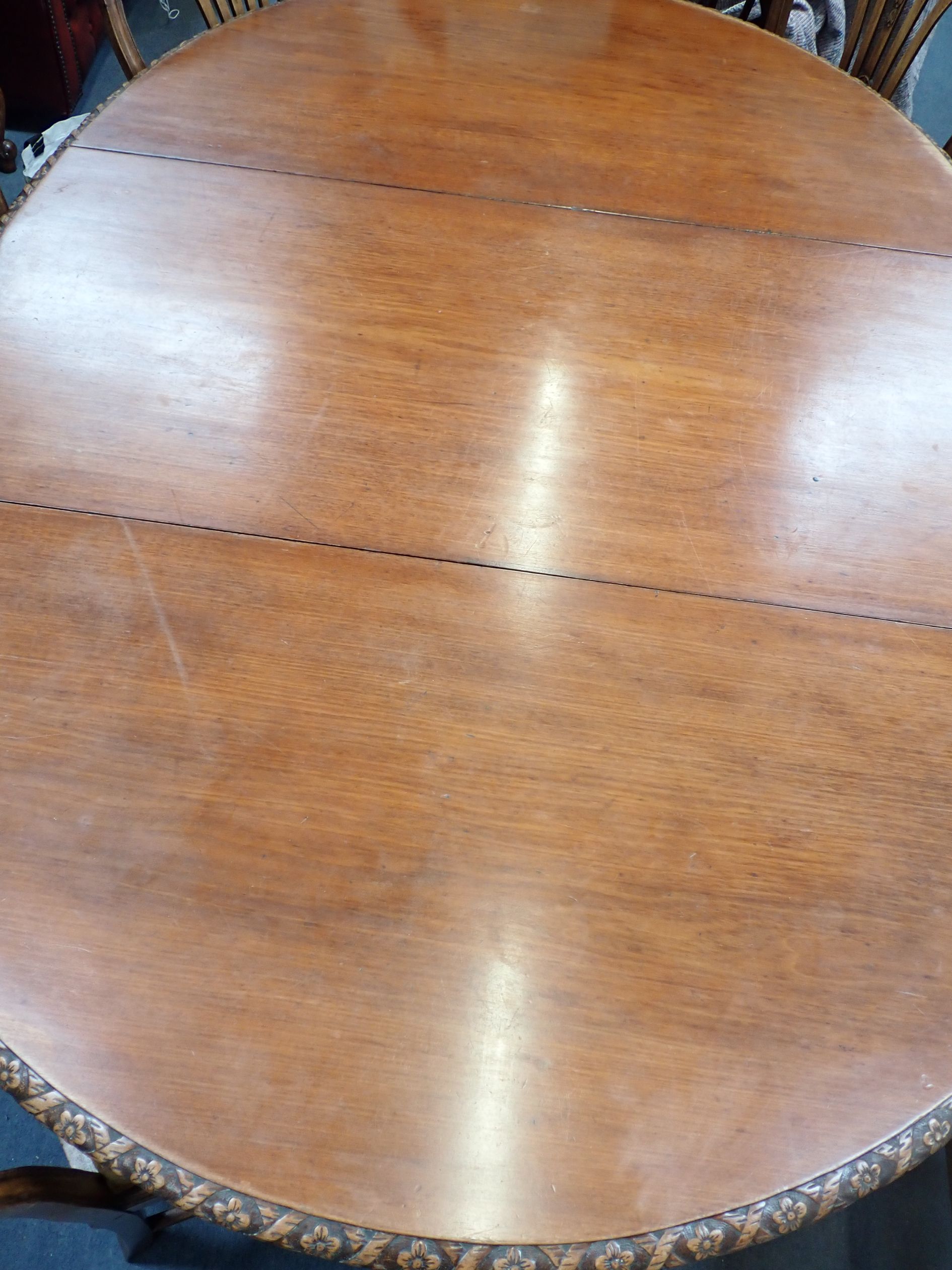 A DROP LEAF OVAL MAHOGANY TABLE - Image 3 of 3