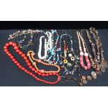 A COLLECTION OF VINTAGE NECKLACES