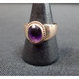 A 9CT YELLOW GOLD AMETHYST RING