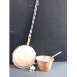 A 19TH CENTURY BED WARMING PAN, A COPPER SAUCEPAN