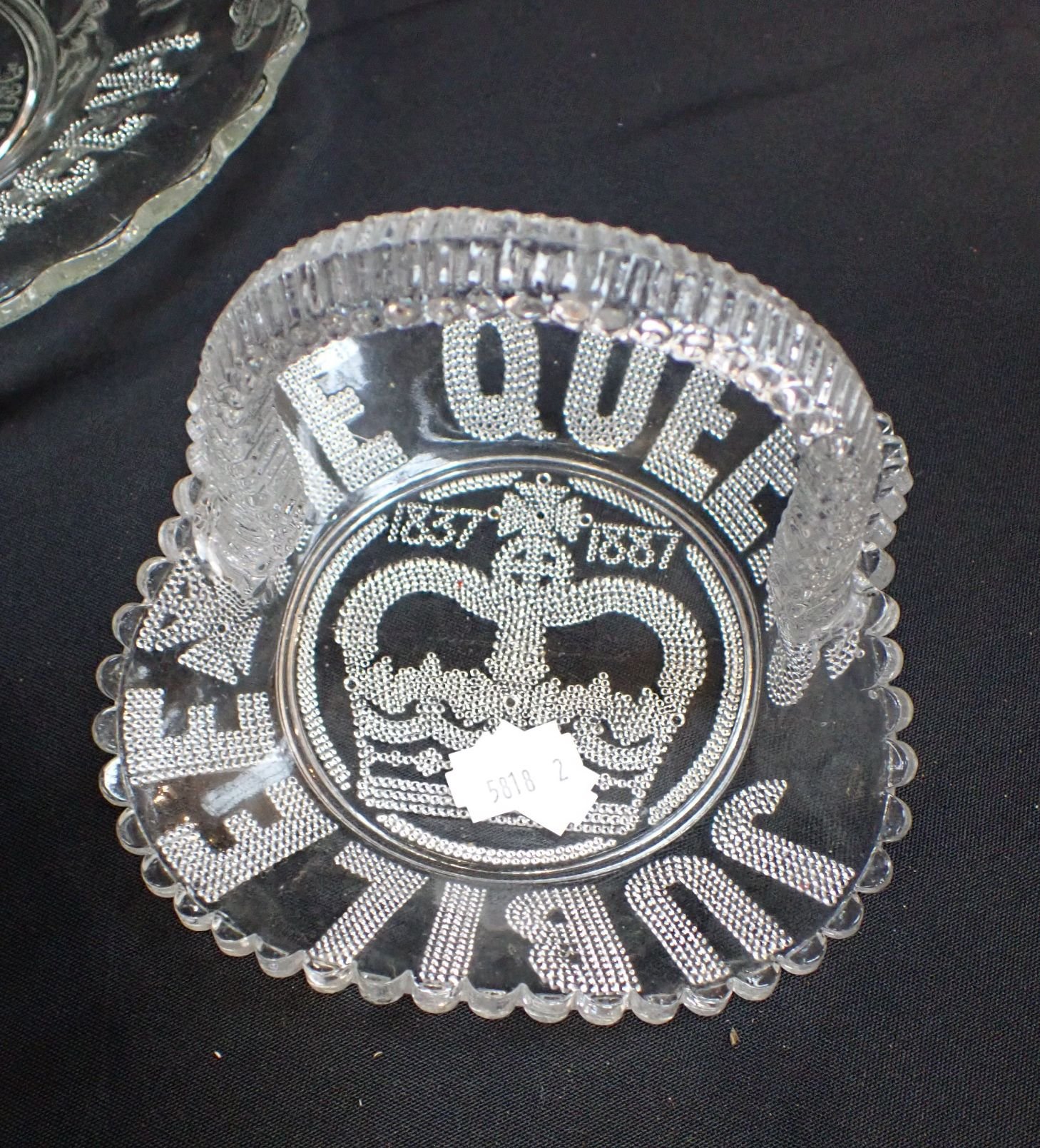 A QUANTITY OF COMMEMORATIVE PRESSED GLASS - Image 6 of 6