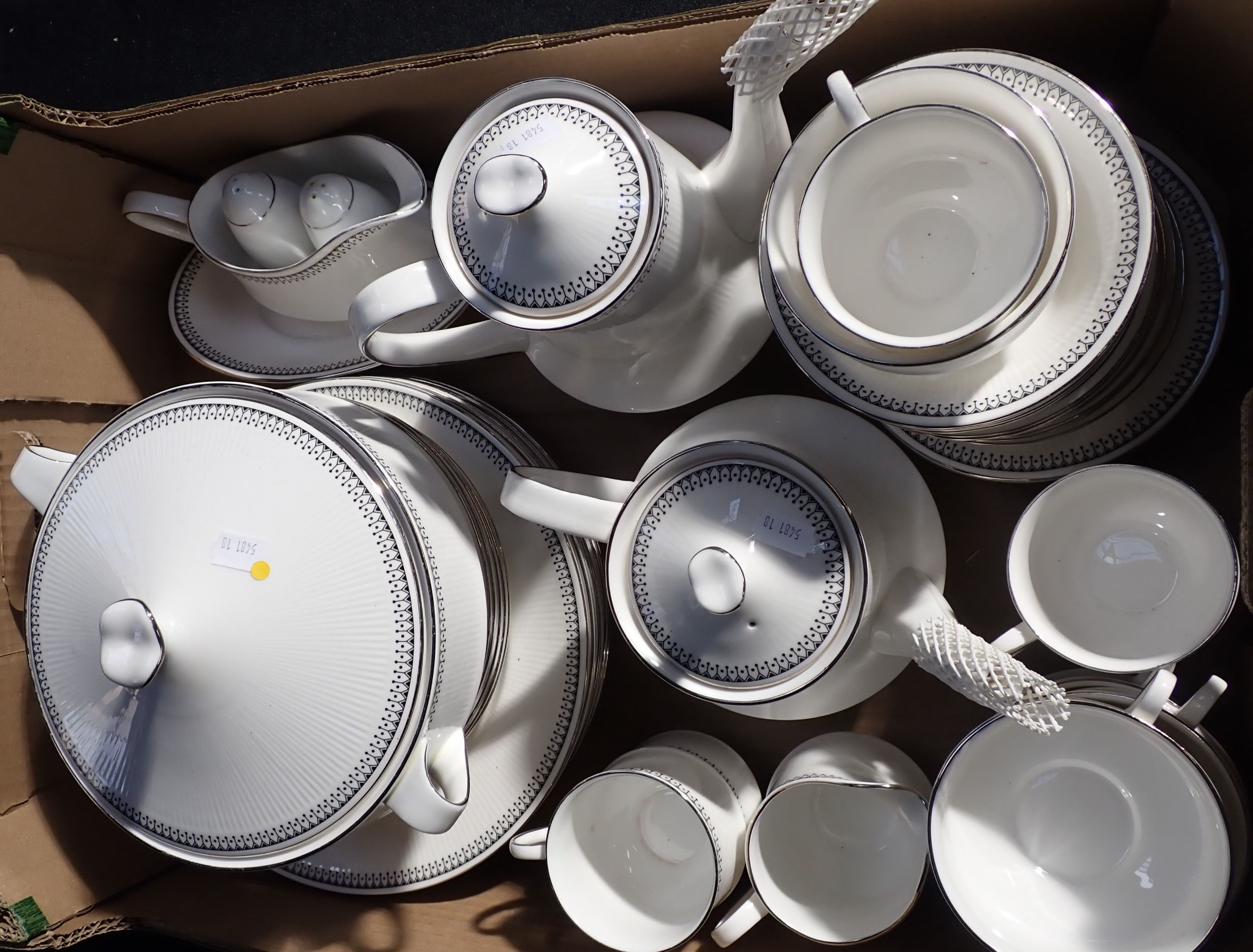 A PARAGON 'OLYMPUS' PART DINNER SERVICE