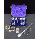 A CASED SET OF GEORGE V SILVER APOSTLE TEASPOONS