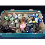 A COLLECTION OF POTTERY AND SUNDRIES