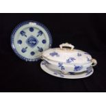 A MINTON BLUE AND WHITE POTTERY PLATE