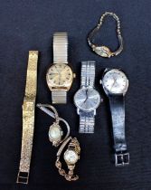 A COLLECTION OF LADIES' AND GENTLEMENS' WRISTWATCHES