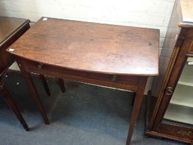 A GEORGE III MAHOGANY SIDE TABLE, WITH SHAPED TOP