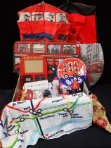 A COLLECTION OF LONDON THEMED COLLECTIBLES AND NOVELTIES