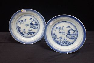 A PAIR OF CHINESE EXPORT PLATES