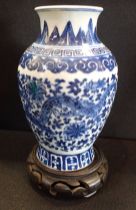 A CHINESE BLUE AND WHITE PORCELAIN VASE