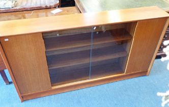 A GIBBS FURNITURE MID-CENTURY MODERN BOOKCASE