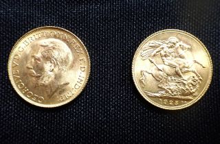 TWO 1925 GEORGE V GOLD SOVEREIGNS