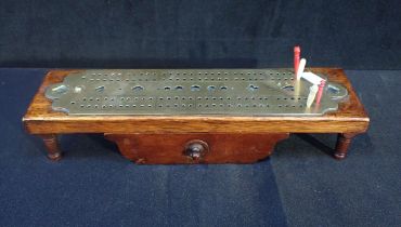 VICTORIAN BRASS AND OAK CRIBBAGE BOARD