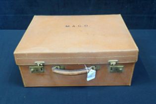 A VINTAGE BROWN LEATHER SUITCASE