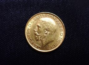 A 1928 GEORGE V GOLD SOVEREIGN
