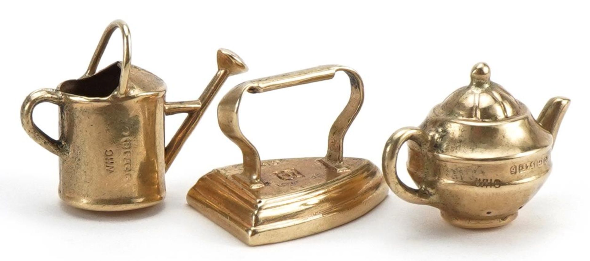 Three 9ct gold charms comprising iron, watering can and teapot, the largest 1.3cm high, total 2.0g - Bild 2 aus 3