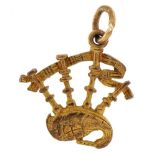 9ct gold bagpipes charm, 1.7cm high, 1.3g