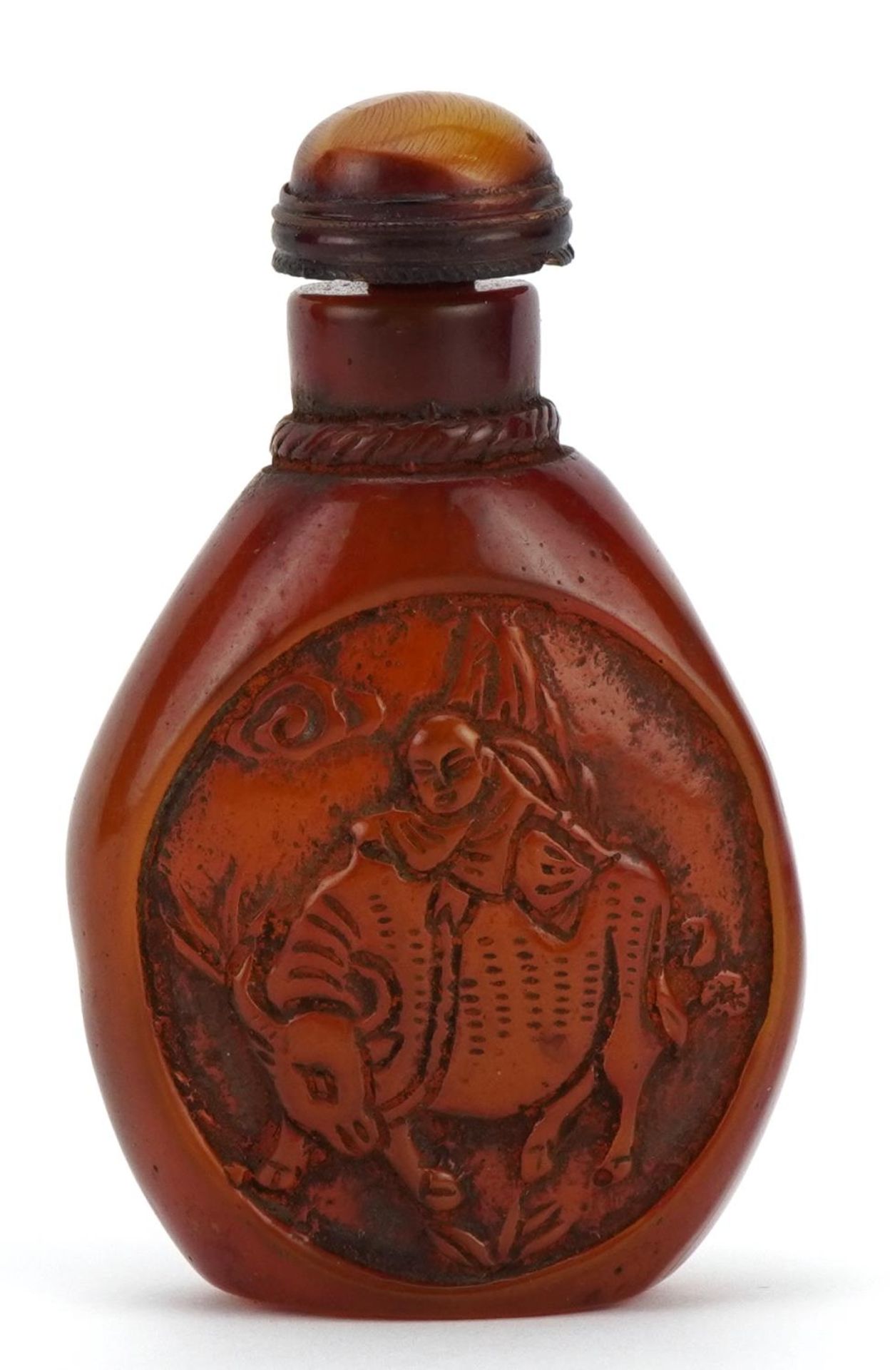 Chinese snuff bottle and stopper carved with an elder, 7cm high