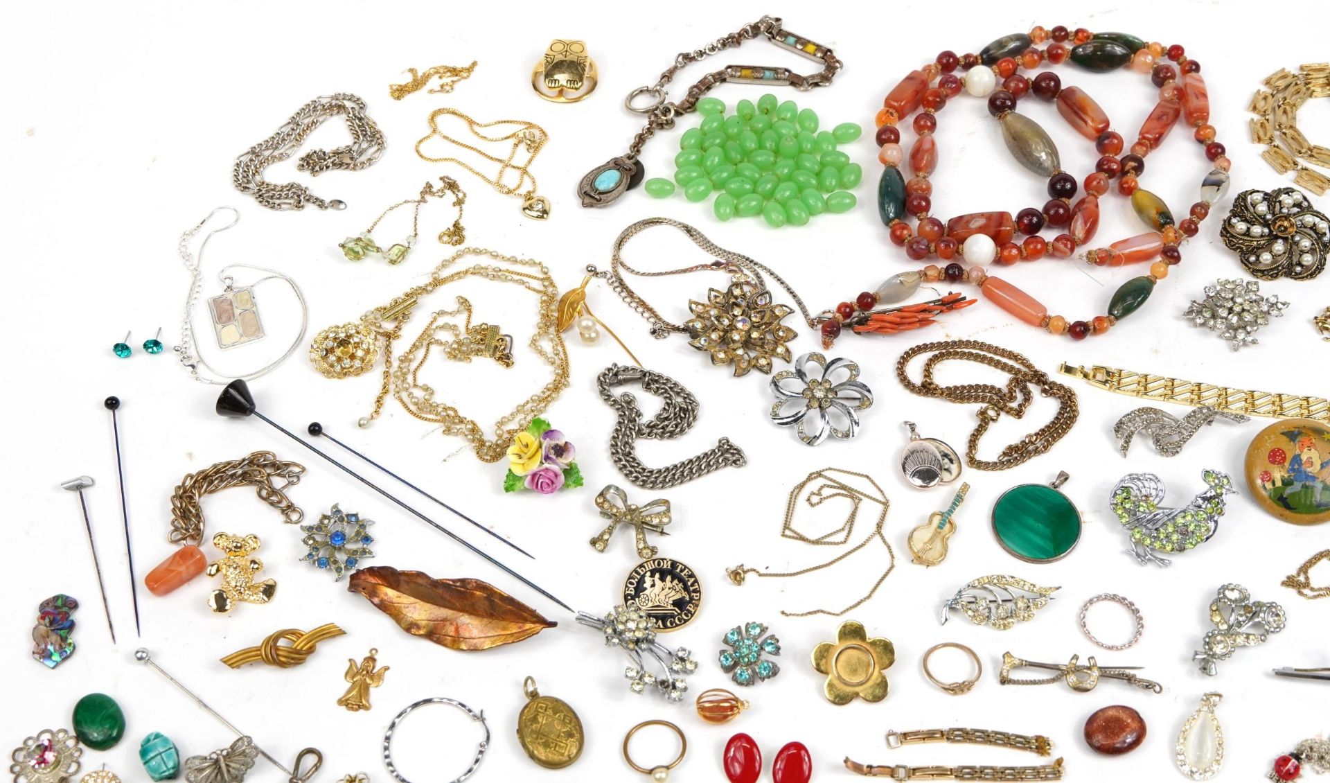 Vintage and later costume jewellery including brooches, necklaces, bracelets and earrings - Image 2 of 5