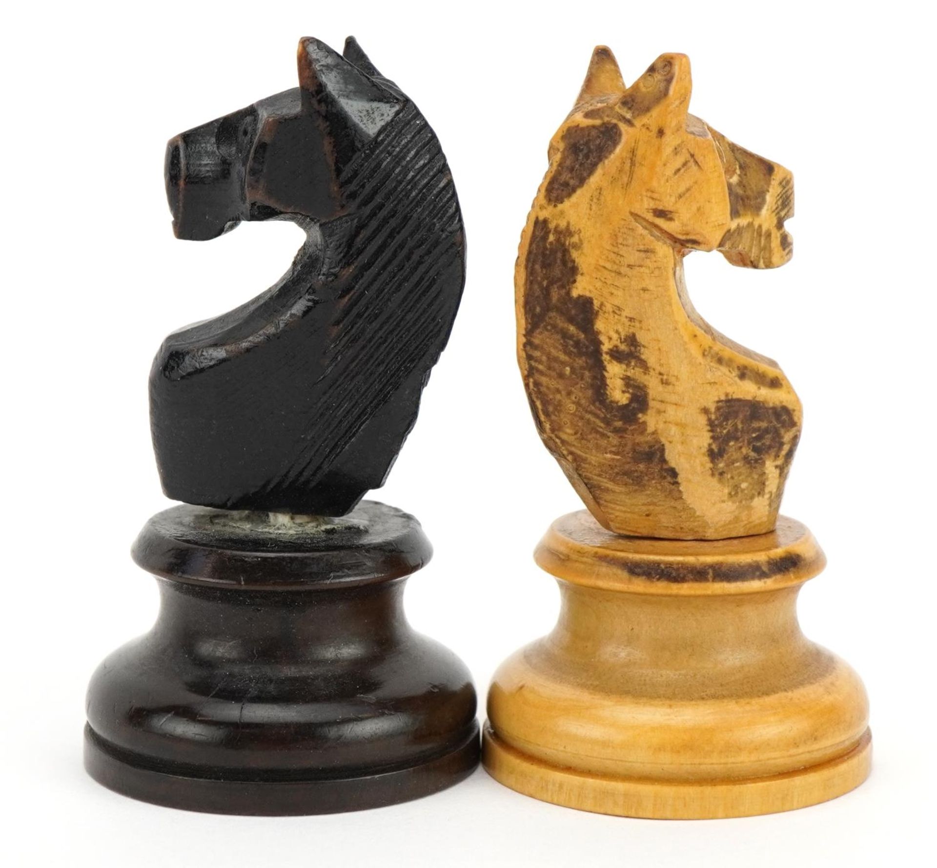 Boxwood and ebonised Staunton pattern chess set with wooden case, the largest pieces each 8.5cm high - Image 6 of 7