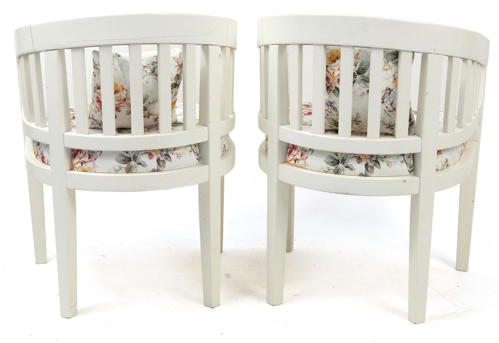 Circular white painted table and two chairs, the table 69cm high x 68cm in diameter - Image 3 of 4