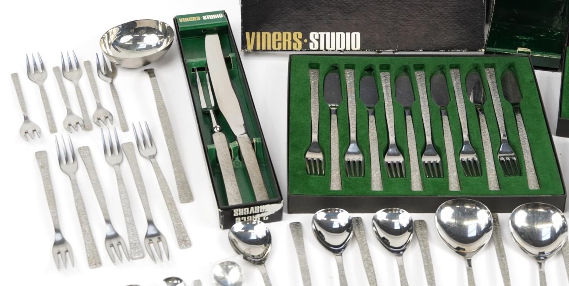 Collection of Viners studio bark design cutlery, designed by Gerald Benney, some with boxes - Bild 2 aus 6