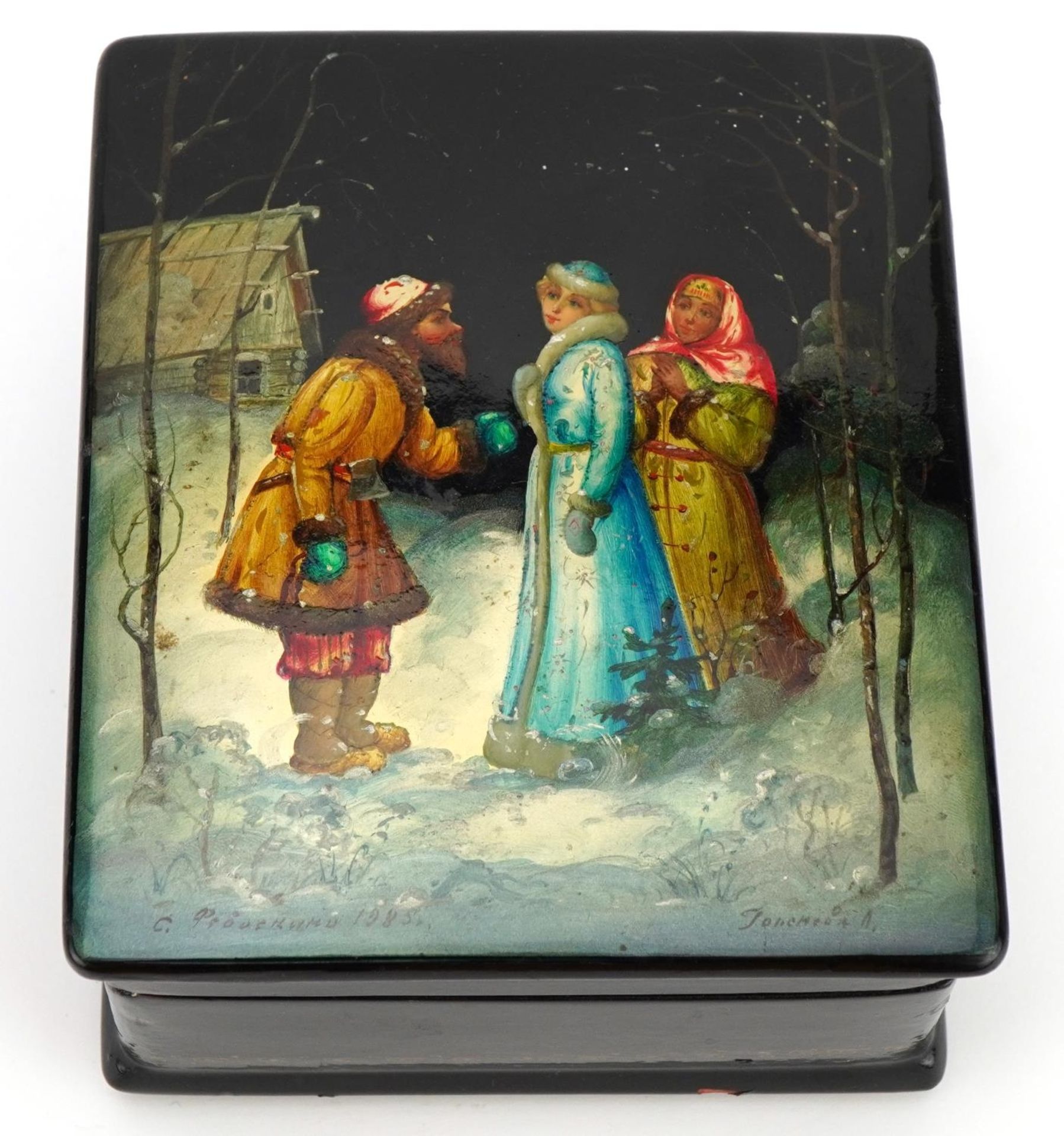 Russian papier mache lacquered box hand painted with figures before a snowy village, signed and - Bild 2 aus 5