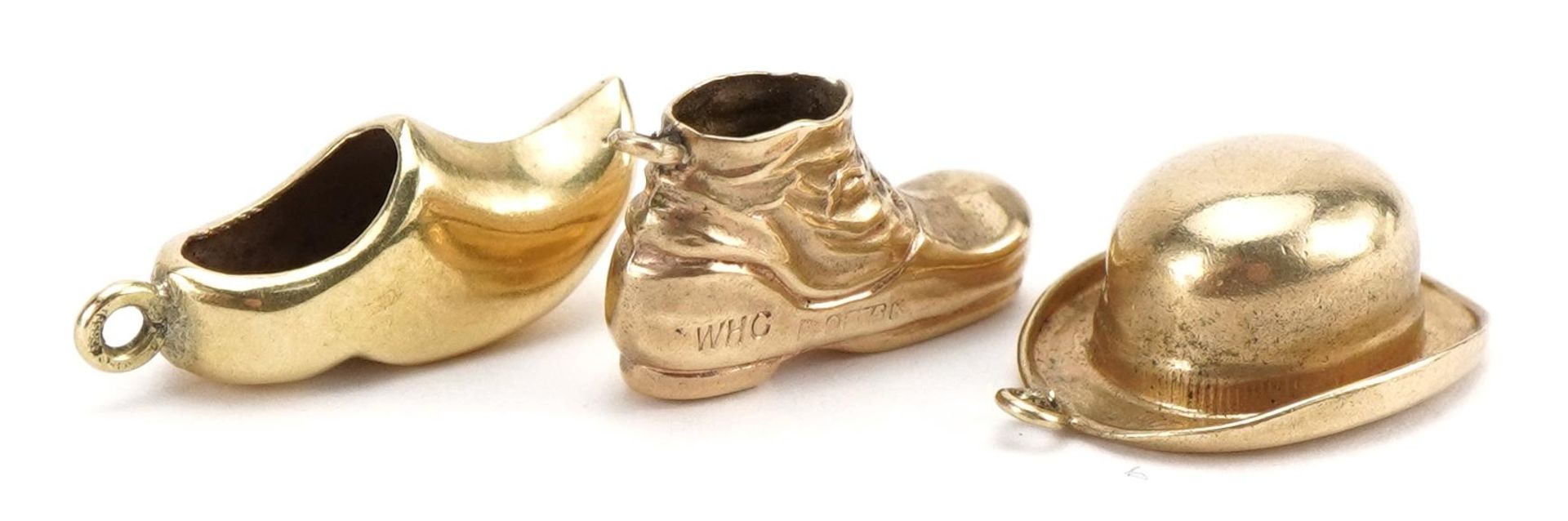 Three 9ct gold charms comprising boots, clog and bowler hat, the largest 1.6cm wide, total 1.8g - Bild 2 aus 3