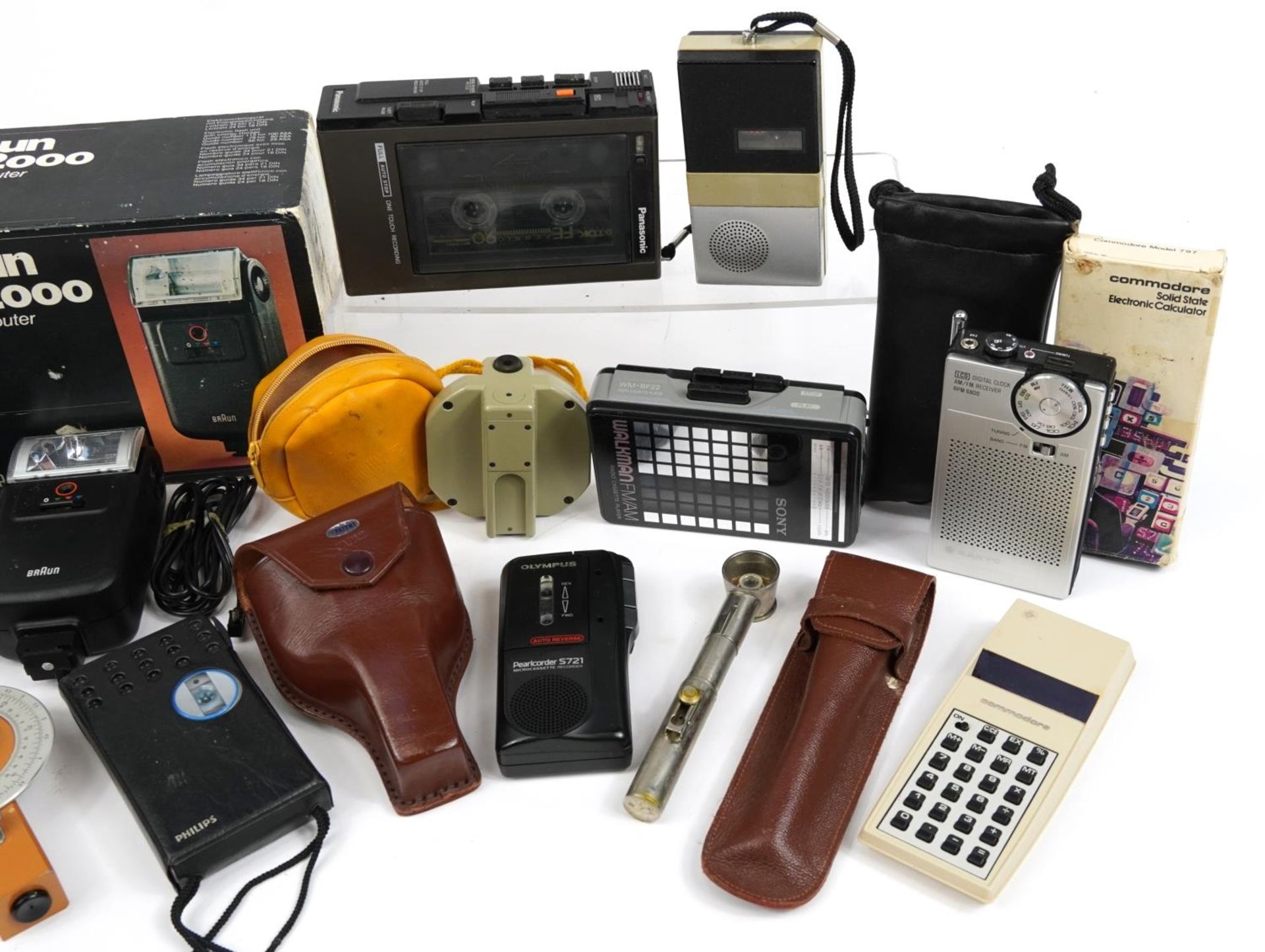 Vintage electricals including Sony Walkman and Braun 2000 Variocomputer - Bild 3 aus 3