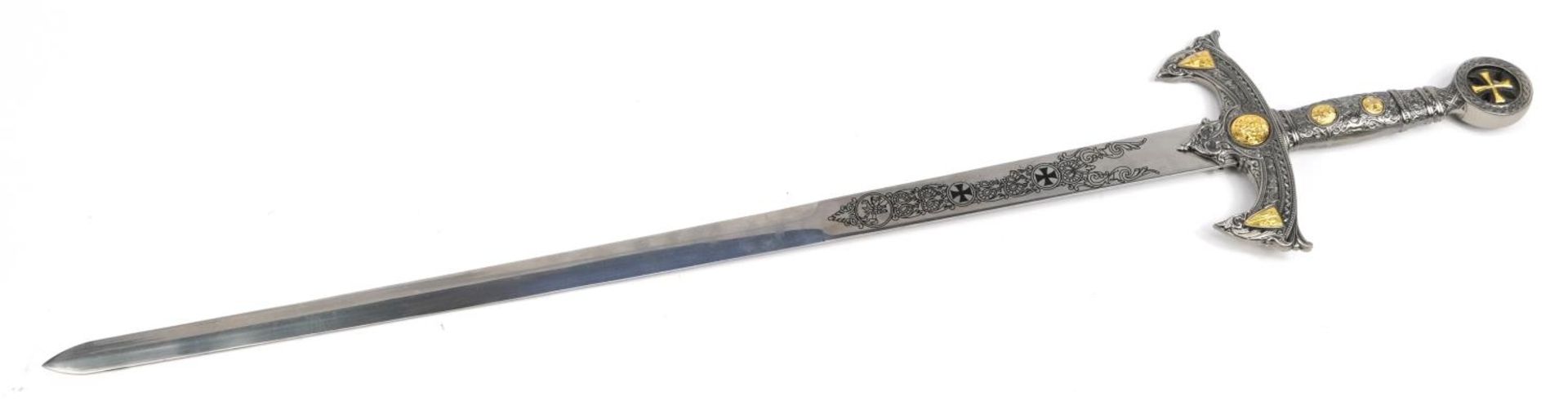 Large medieval design decorative sword, 120cm in length - Bild 2 aus 3