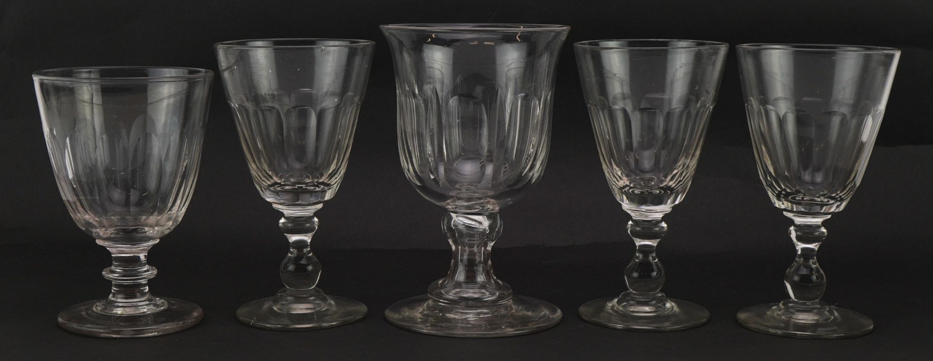 Five 19th century glasses with facetted bowls, the largest 16cm high - Bild 2 aus 3