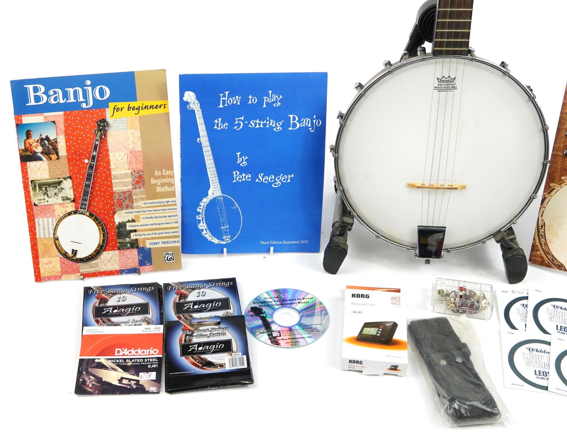 Remo Weatherking rosewood banjo with stand, bare strings and music books - Bild 2 aus 4