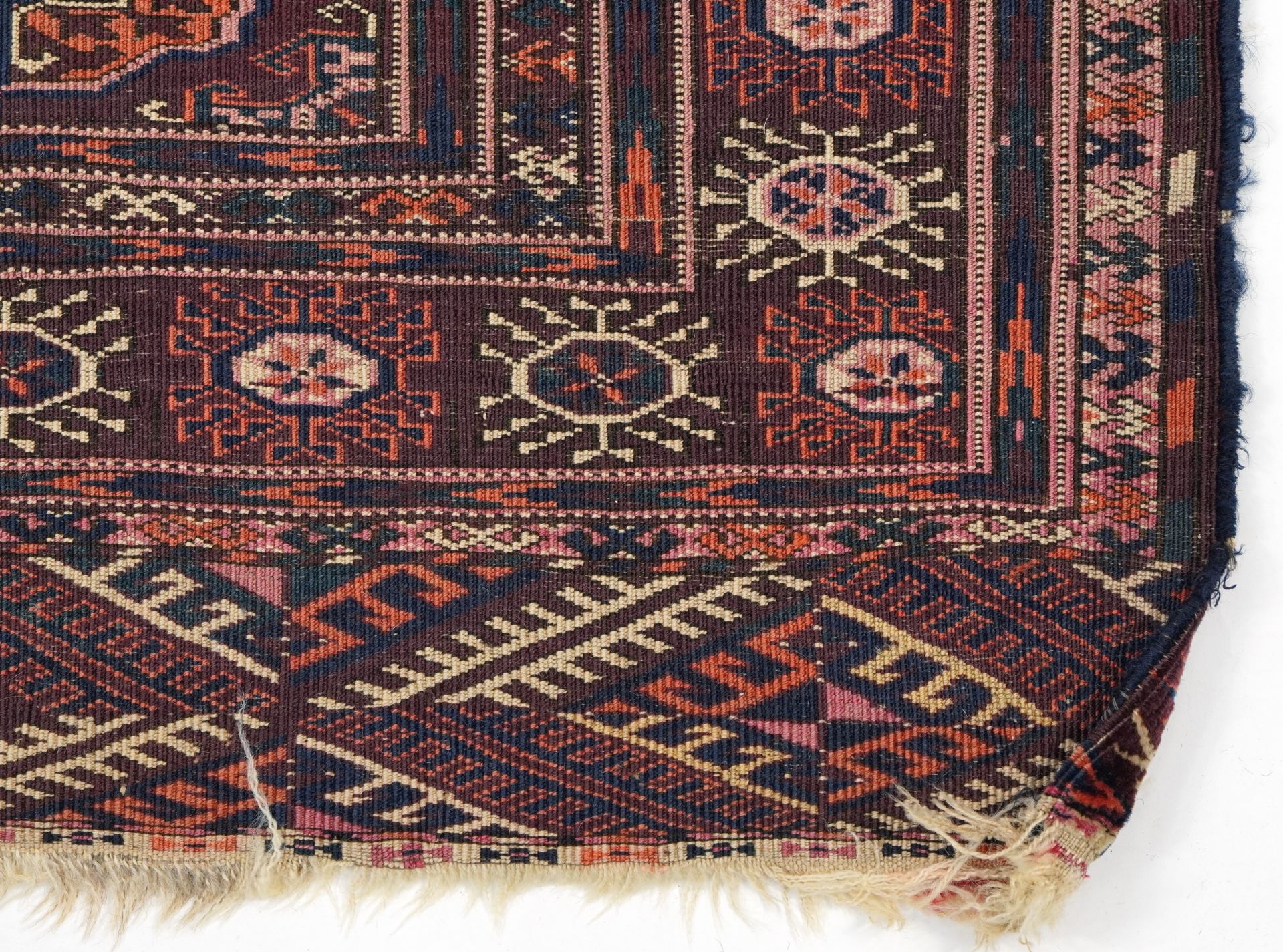 Rectangular Bokara red and blue ground rug with all over geometric design, 190cm x 126cm - Bild 6 aus 6