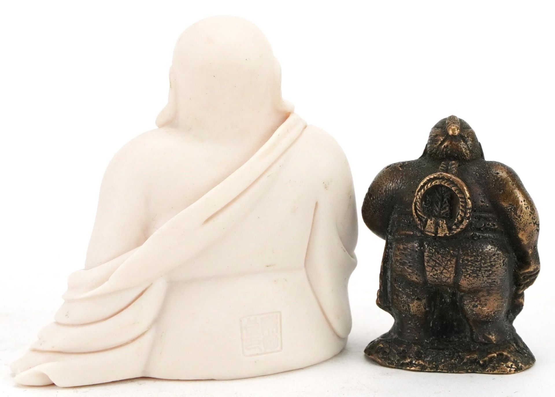 Chinese porcelain figure of seated Buddha and a bronze figure, the porcelain example with - Bild 2 aus 4