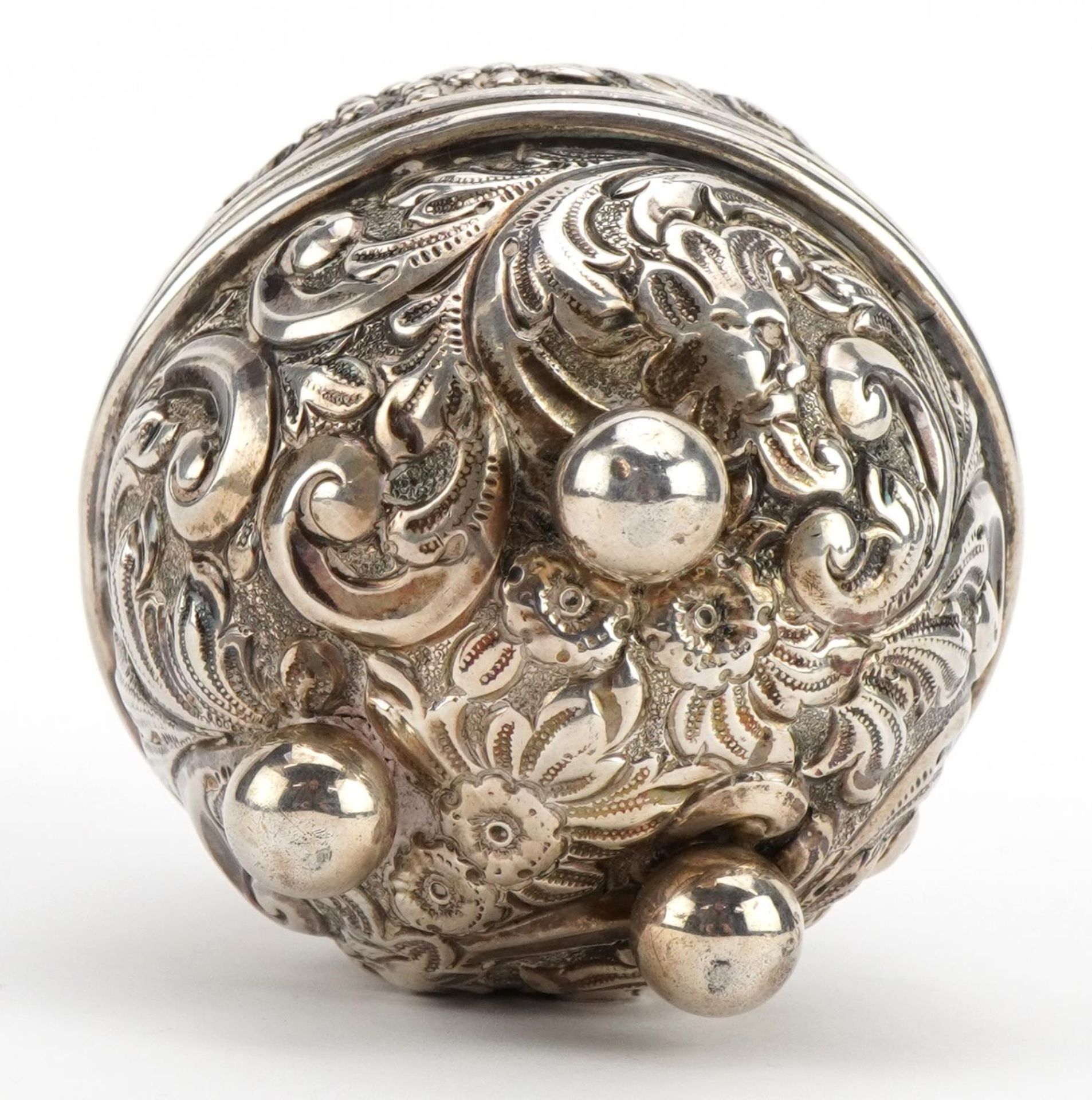 William Comyns, Victorian silver string box embossed with birds amongst foliage raised on three ball - Image 3 of 4